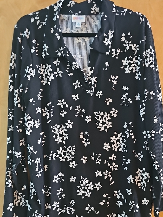 LuLaRoe Tops - Women's Black Floral V-Neck Long Sleeve Blouse